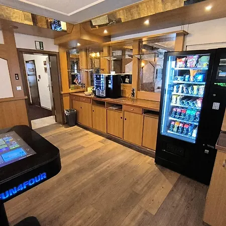 Отель Smart B&b2 Bb2 305 *