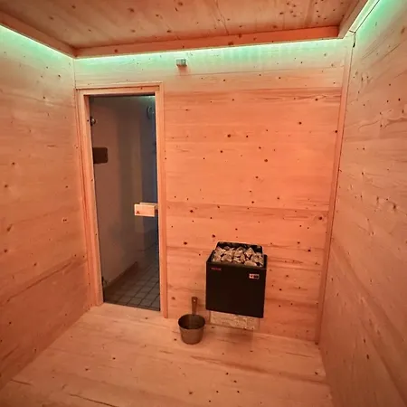 Отель Smart B&b2 Bb2 305 *